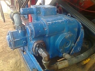 ขายด่วน รถเกี่ยวข้าวไทยเส็งยนต์ TSY รุ่น เดี่ยวทรนง เครื่องยนต์ 235 HP JO8C-J1 เทอร์โบ อุ้ม 2.5 ตัน ปั๊มไดกิ้นเบอร์ 23 ช่วงล่างตัวเดิน 12 รถเครื่องแน่นดีปั๊มแรงดีมากๆครับพร้อมใช้งานได้เลย ราคาต่อรองได้ครับ