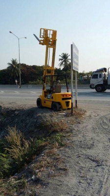 ขายโฟล์คลิฟท์ TCM 2.5 ตัน เสาสูง 4 เมตร งากระดก