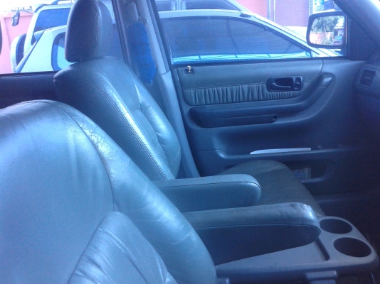 รถเก๋ง HONDA CRV  ปี 2001  เกียร์ออโต้ ติดแก๊ส ราคา 180,000 บ.