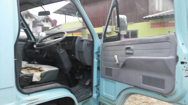 ISUZU 4 ล้อกลาง ปี 35 เกรีย์สั้น ISUZU 4 ล้อกลาง ปี 35 เกรีย์สั้น