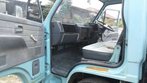 ISUZU 4 ล้อกลาง ปี 35 เกรีย์สั้น ISUZU 4 ล้อกลาง ปี 35 เกรีย์สั้น