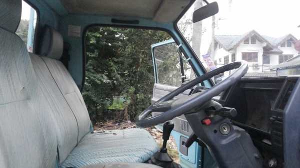 ISUZU 4 ล้อกลาง ปี 35 เกรีย์สั้น ISUZU 4 ล้อกลาง ปี 35 เกรีย์สั้น