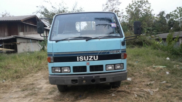 ISUZU 4 ล้อกลาง ปี 35 เกรีย์สั้น ISUZU 4 ล้อกลาง ปี 35 เกรีย์สั้น