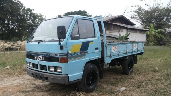ISUZU 4 ล้อกลาง ปี 35 เกรีย์สั้น ISUZU 4 ล้อกลาง ปี 35 เกรีย์สั้น