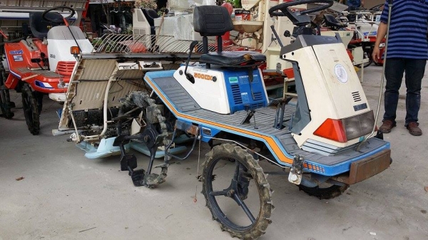 รถปลูกข้าวนั่งขับ ISEKI รุ่น 500DX เก่าญี่ปุ่น ดำนา 5 แถว สภาพดี เครื่องยนต์ติดง่าย สภาพพร้อมใช้งาน รถปลูกข้าวนั่งขับ ISEKI รุ่น 500DX เก่าญี่ปุ่น ดำนา 5 แถว สภาพดี เครื่องยนต์ติดง่าย สภาพพร้อมใช้งาน