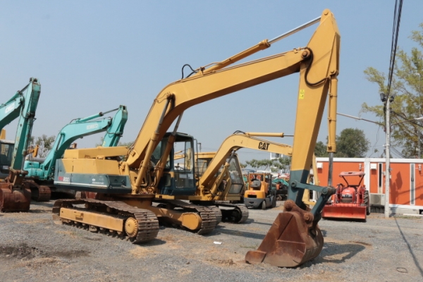 Komatsu PC200-3 เก่านอก ขายตามสภาพนะครับ