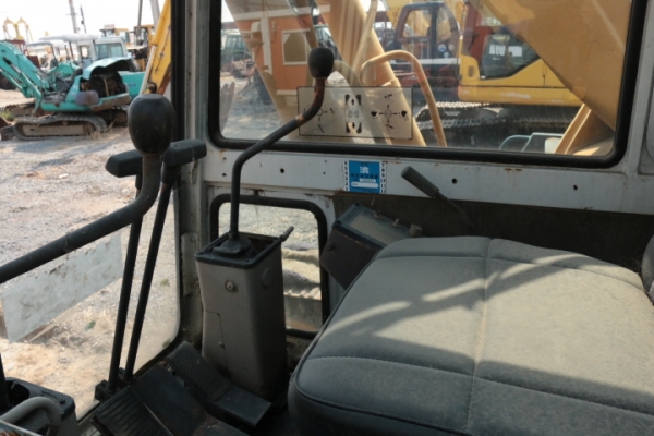 Komatsu PC200-3 เก่านอก ขายตามสภาพนะครับ