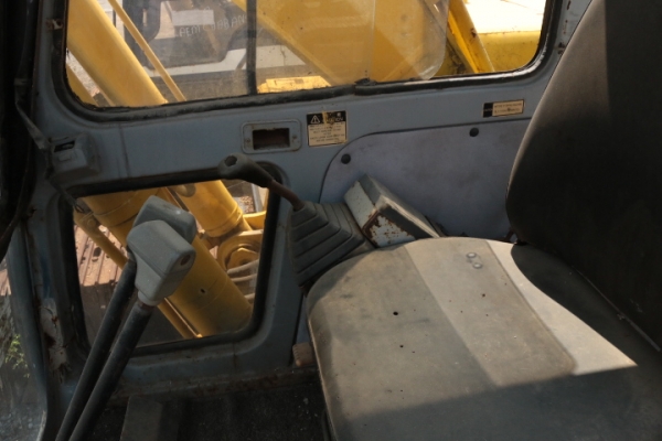 Kobelco SK200-1 เก่านอก