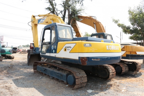 Kobelco SK200-1 เก่านอก