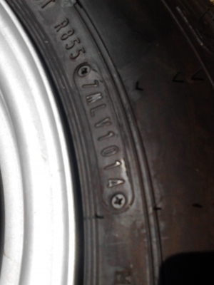 195R15C กะทะ 5 รู  ยางDUNLOP SP LT5 ปี2014 มี 1 ล้อ TEL.081-427-3941