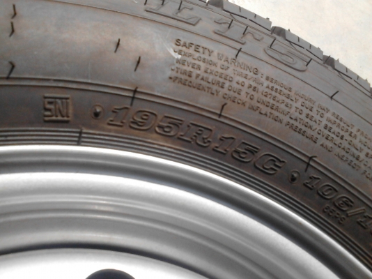 195R15C กะทะ 5 รู  ยางDUNLOP SP LT5 ปี2014 มี 1 ล้อ TEL.081-427-3941