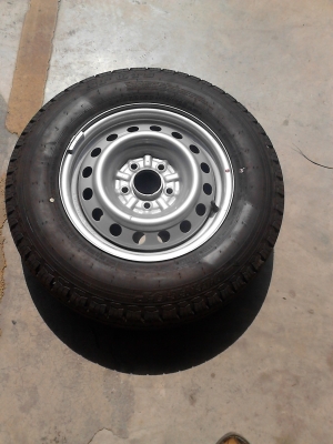 195R15C กะทะ 5 รู  ยางDUNLOP SP LT5 ปี2014 มี 1 ล้อ TEL.081-427-3941