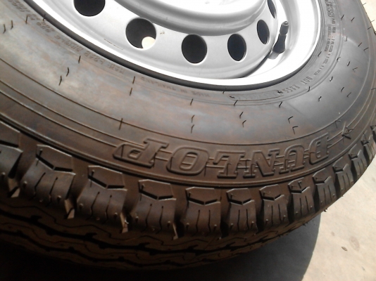 195R15C กะทะ 5 รู  ยางDUNLOP SP LT5 ปี2014 มี 1 ล้อ TEL.081-427-3941