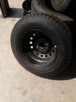 195R15C กะทะ 5 รู  ยางDUNLOP SP LT5 ปี2014 มี 1 ล้อ TEL.081-427-3941