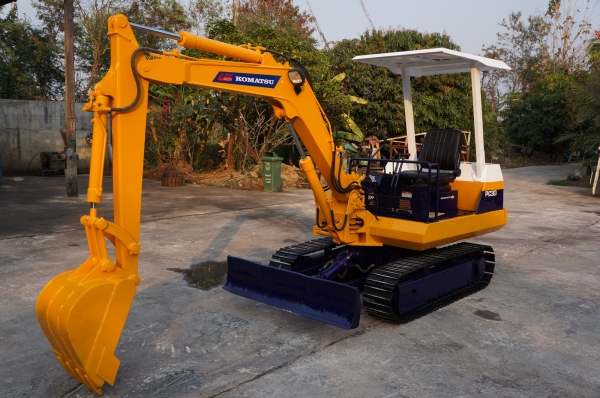 ขายรถขุด KOMUTSU PC30-5 เก่านอกปรับสภาพแล้วพร้อมใช้ไม่เคยใช้งานในเมืองไทย