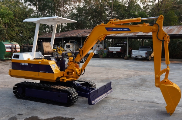 ขายรถขุด KOMUTSU PC30-5 เก่านอกปรับสภาพแล้วพร้อมใช้ไม่เคยใช้งานในเมืองไทย