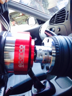 คอพวงมาลัยซิ่งถอดได้ sparco