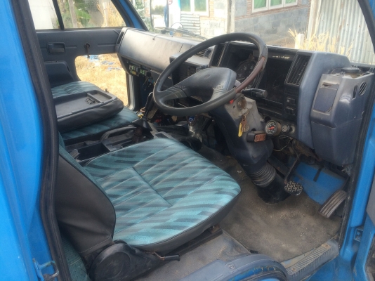 ขายรถ 6 ล้อ isuzu เล็ก เครื่องเดิม กระบะ 4.7 เมตร เเคชซีสวย 400,000 บาท ชลบุรี