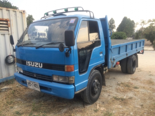 ขายรถ 6 ล้อ isuzu เล็ก เครื่องเดิม กระบะ 4.7 เมตร เเคชซีสวย 400,000 บาท ชลบุรี