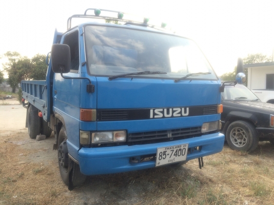 ขายรถ 6 ล้อ isuzu เล็ก เครื่องเดิม กระบะ 4.7 เมตร เเคชซีสวย 400,000 บาท ชลบุรี