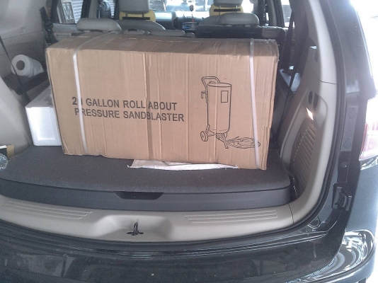 จัดส่งเรียบร้อยนะครับ สำหรับเครื่องพ่นทราย มือหนึ่ง ใส่กล่ิงมาเรียบร้อยครับ