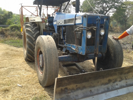 ขาย ฟอร์ด6640 สองเพลาคาราโล่ สภาพพร้อมใช้ พร้อมอุปกรณ์ ดันหน้า หางอีกสองชิ้น
