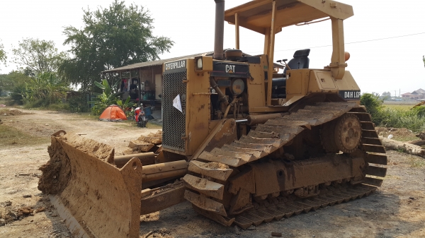 ขายรถแทรกเตอร์ CAT D4H ตีนเป็ดเกียร์ท๊อค สภาพสวยเดิมๆ ราคา800000 ต่อรอง