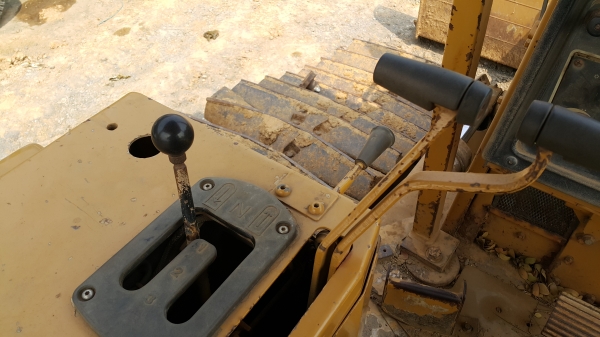 ขายรถแทรกเตอร์ CAT D4H ตีนเป็ดเกียร์ท๊อค สภาพสวยเดิมๆ ราคา800000 ต่อรอง ขายรถแทรกเตอร์ CAT D4H ตีนเป็ดเกียร์ท๊อค สภาพสวยเดิมๆ ราคา800000 ต่อรอง