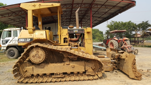 ขายรถแทรกเตอร์ CAT D4H ตีนเป็ดเกียร์ท๊อค สภาพสวยเดิมๆ ราคา800000 ต่อรอง ขายรถแทรกเตอร์ CAT D4H ตีนเป็ดเกียร์ท๊อค สภาพสวยเดิมๆ ราคา800000 ต่อรอง