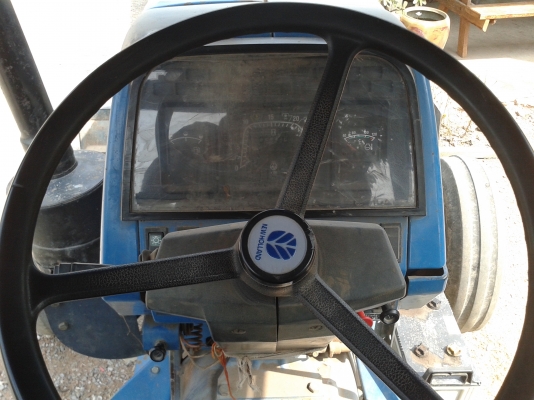 ขาย นิวฮอนแลนด์6640 เพลาเดียว สภาพพร้อมใช้ พร้อมอุปกรณ์ ดันหน้า หางอีกสองชิ้น