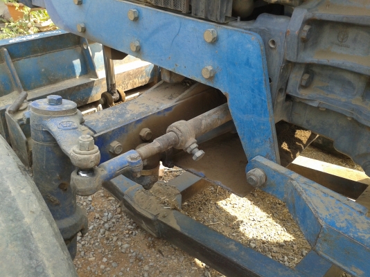 ขาย นิวฮอนแลนด์6640 เพลาเดียว สภาพพร้อมใช้ พร้อมอุปกรณ์ ดันหน้า หางอีกสองชิ้น