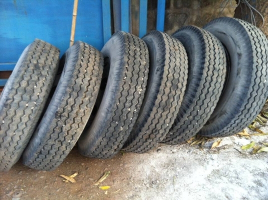 ขายยาง\%\%\%ไฟร์สโตน 9.00-20ดอกประมาณ80-90\% พร้อมกระทะ