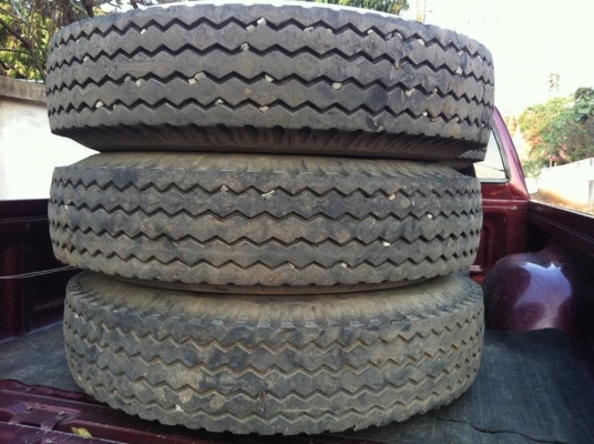 ขายยาง\%\%\%ไฟร์สโตน 9.00-20ดอกประมาณ80-90\% พร้อมกระทะ