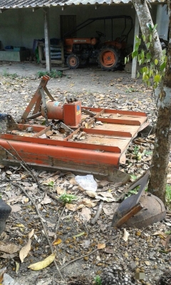 รถไถ KUBOTA 7040 , 2 เพลา  ( รถทำงาน 2,XXX กว่า ชม. )  สนใจติดต่อ 081 - 6079515