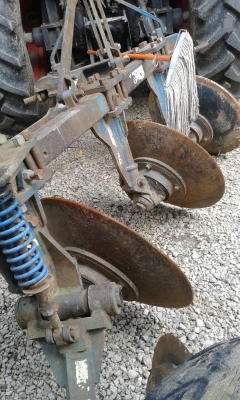 รถไถ KUBOTA 7040 , 2 เพลา  ( รถทำงาน 2,XXX กว่า ชม. )  สนใจติดต่อ 081 - 6079515