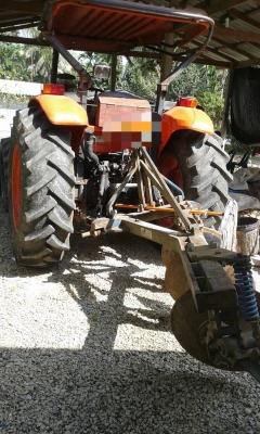 รถไถ KUBOTA 7040 , 2 เพลา  ( รถทำงาน 2,XXX กว่า ชม. )  สนใจติดต่อ 081 - 6079515