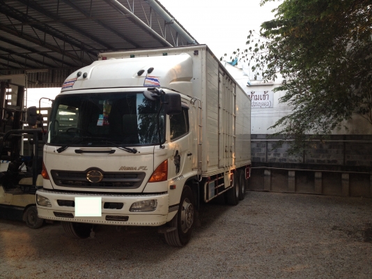 ขายรถ 10 ล้อ HINO  MEGA FL MAXLOAD  เพลาเดียว ตู้บรรทุกยาว7.5เมตร  เครื่องยนต์ 220 แรงม้า  สนใจติดต่อ 089-8914921 คุณ ตุ๊กตา