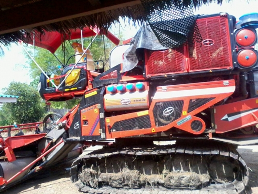 ฝากขายรถเกี่ยวข้าวศักดิ์พัฒนา KMอมตะปี2สวยๆ พร้อมลุย พร้อมใช้ด่วนๆคร๊าบ