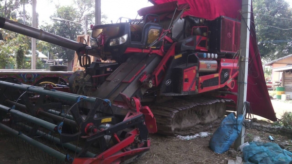 ฝากขายรถเกี่ยวข้าวศักดิ์พัฒนา KMอมตะปี2สวยๆ พร้อมลุย พร้อมใช้ด่วนๆคร๊าบ