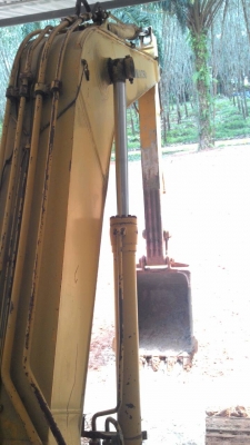 ขายรถแบคโฮ KOMATSU PC-200-5 สภาพสวยพร้อมใช้ อิมวอย ไฟฟ้าใช้งานได้ ราคา780000 สนใจโทรจองด่วน