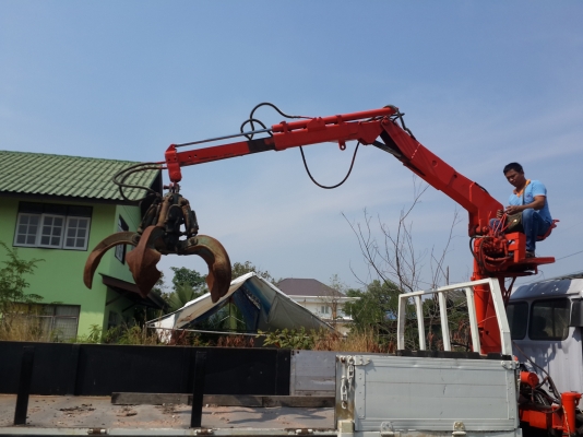 มือขยุ้มเหล็ก ติดท้ายรถบรรทุก