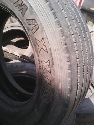 215/75R17.5  MAXXIS UR-275 16PR   RADIAL  135/133K  TUBELESS   มี 3 เส้น  TEL.081-427-3941