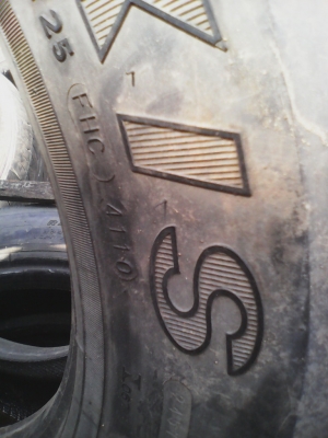 215/75R17.5  MAXXIS UR-275 16PR   RADIAL  135/133K  TUBELESS   มี 3 เส้น  TEL.081-427-3941