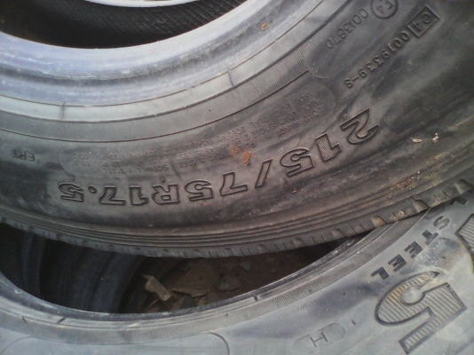 215/75R17.5  MAXXIS UR-275 16PR   RADIAL  135/133K  TUBELESS   มี 3 เส้น  TEL.081-427-3941