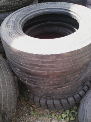 215/75R17.5  MAXXIS UR-275 16PR   RADIAL  135/133K  TUBELESS   มี 3 เส้น  TEL.081-427-3941