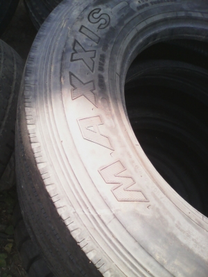 215/75R17.5  MAXXIS UR-275 16PR   RADIAL  135/133K  TUBELESS   มี 3 เส้น  TEL.081-427-3941