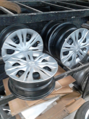 กะทะป้ายแดง 5 รู ขอบ 15 วีโก้  ชุด 4 วง โทร.081-427-3941