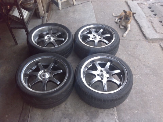 lenso 18" 5/114 กว้าง8 ยางหน้า 235/40ปี11 หลังยางสลิก265/35ปี13 11000 จัดส่งได้