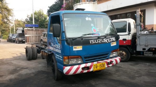 ขายรถNPR120 หัวการ์ตูนสภาพสวยครับ ช่วงกระบะ5เมตร เครื่องดีแซสซีสวย ไม่มีกระบะรถห้างสวยมากครับทะเบียนไม่ขาดแต่ไม่มีเล่มต่อทะเบียนได้ตลอดมาลองขับดูก่อนครับ ขาย 275000 บาท