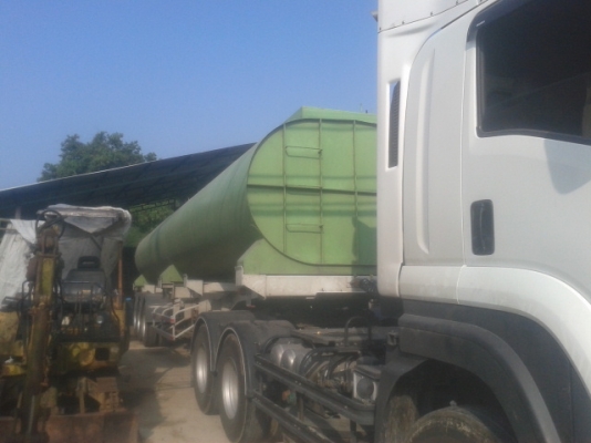 ถังน้ำยางสด (กำลังยกลงจากรถ) 6 ช่อง พร้อมใช้งาน ถังน้ำยางสด (กำลังยกลงจากรถ) 6 ช่อง พร้อมใช้งาน